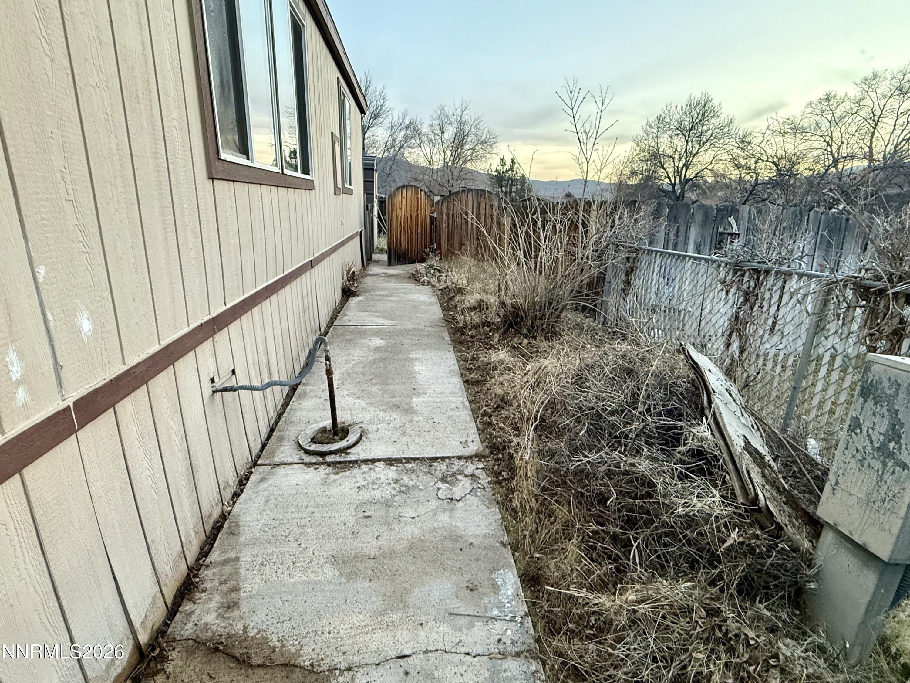 16380 Enargite Circle Reno, NV 89521 - Photo 4 of 27 Side