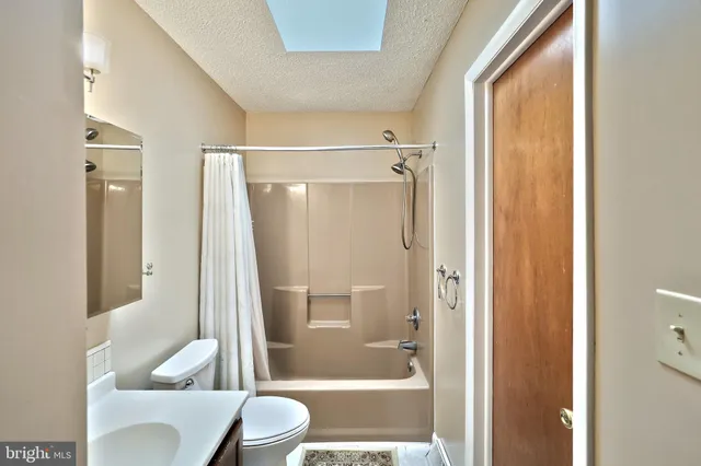 $339,900 | 2816 Glen Hollow Drive, York, PA 17406