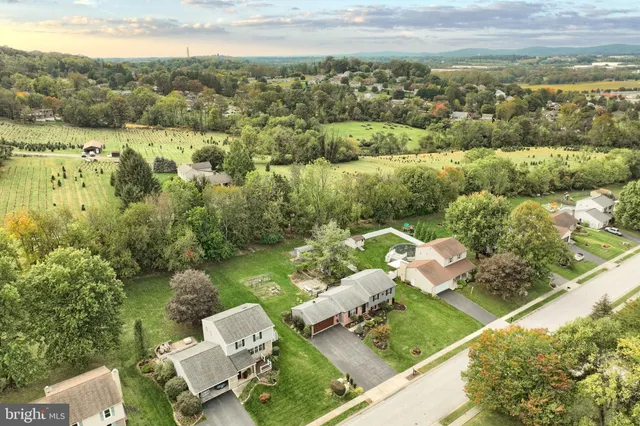 $339,900 | 2816 Glen Hollow Drive, York, PA 17406