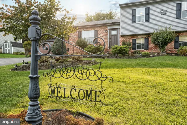 $339,900 | 2816 Glen Hollow Drive, York, PA 17406