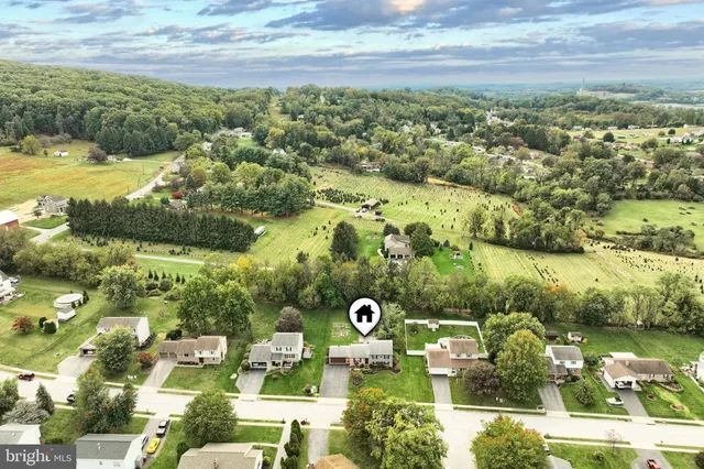 $339,900 | 2816 Glen Hollow Drive, York, PA 17406