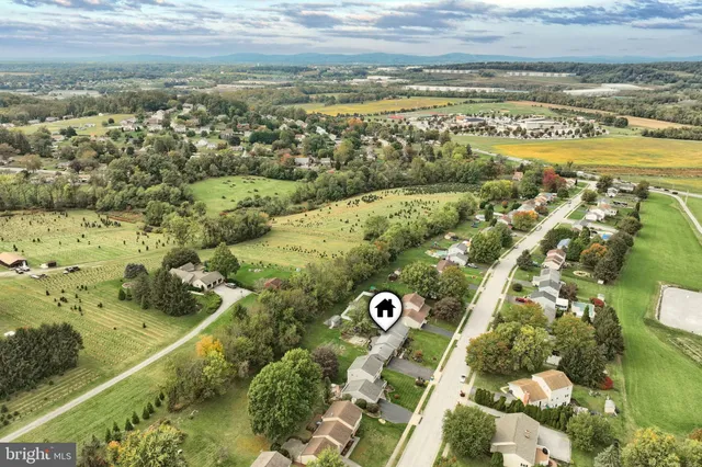 $339,900 | 2816 Glen Hollow Drive, York, PA 17406