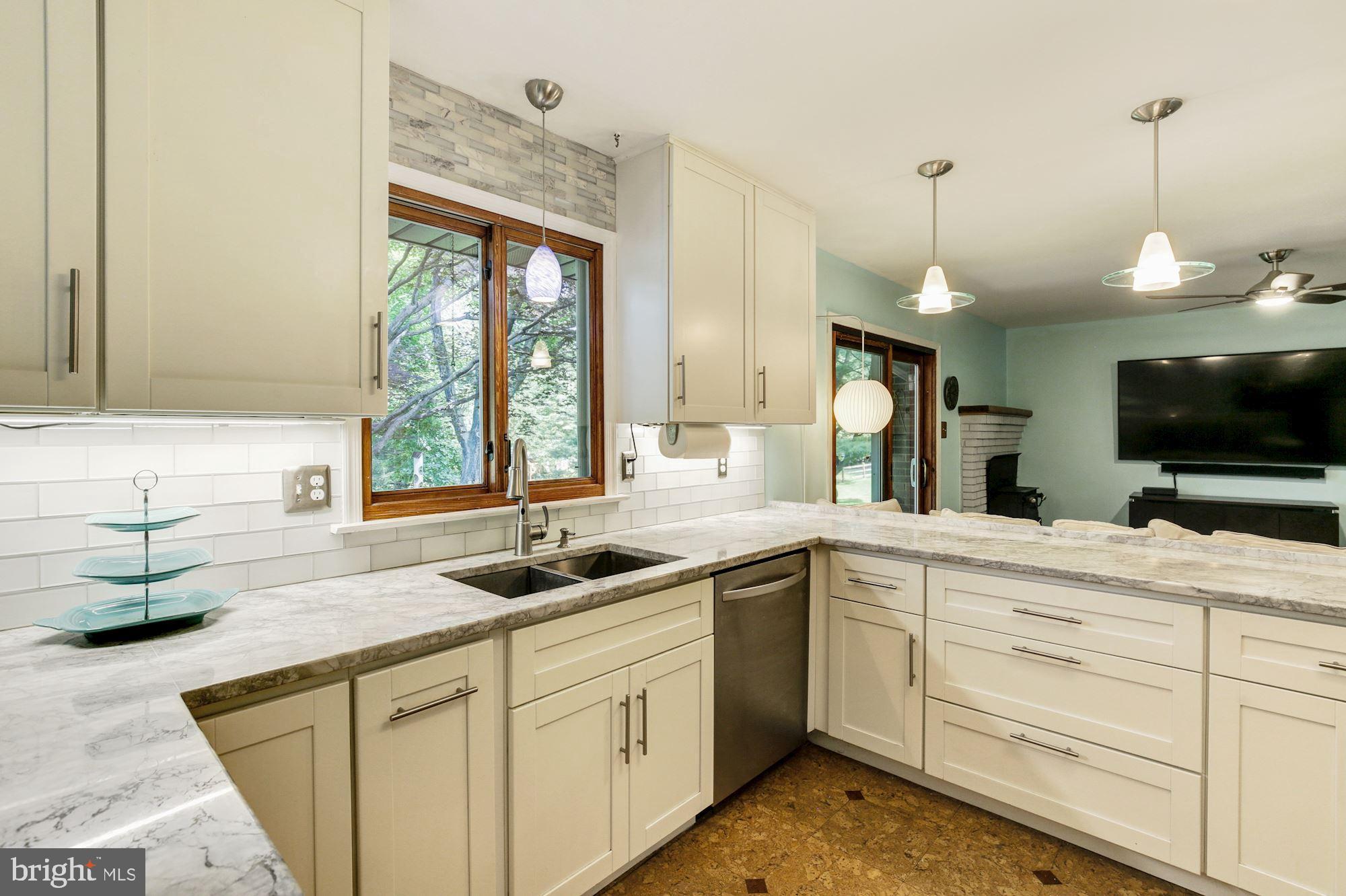 3285 Sharp Road Glenwood, MD 21738 - Photo 11 of 41 Pendant Lighting | Cork Flooring