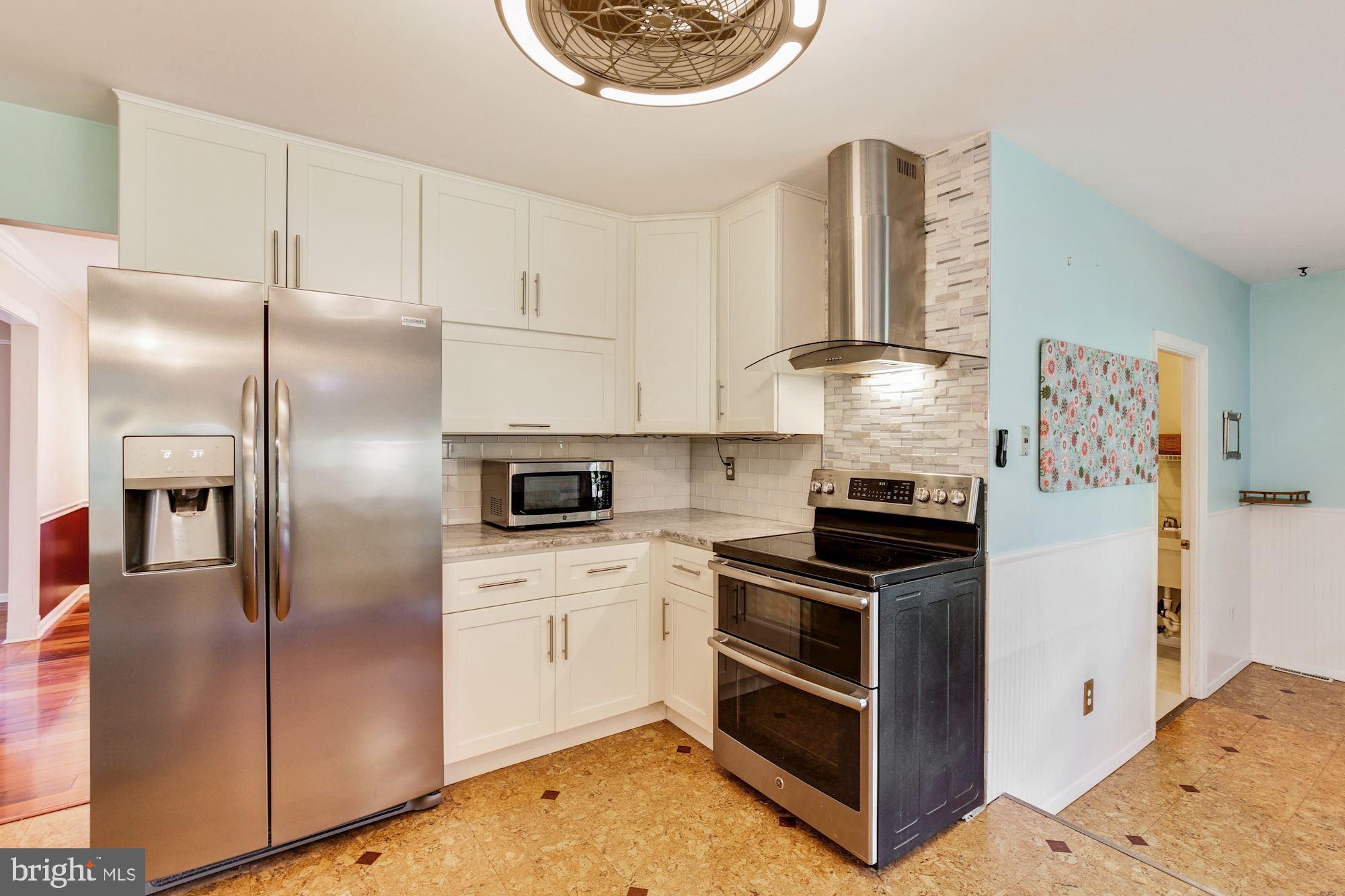 3285 Sharp Road Glenwood, MD 21738 - Photo 10 of 41 Sleek Stainless Steel Applicances