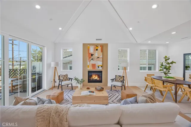 $1,750,000 | 2420 Ives Lane, Unit A, Redondo Beach, CA 90278