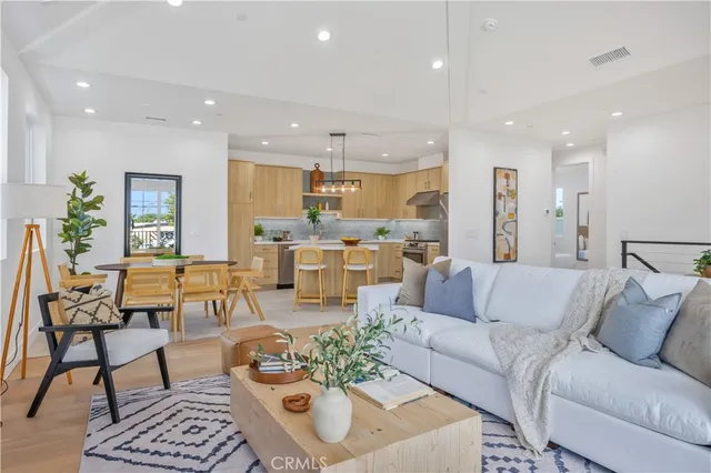 $1,750,000 | 2420 Ives Lane, Unit A, Redondo Beach, CA 90278