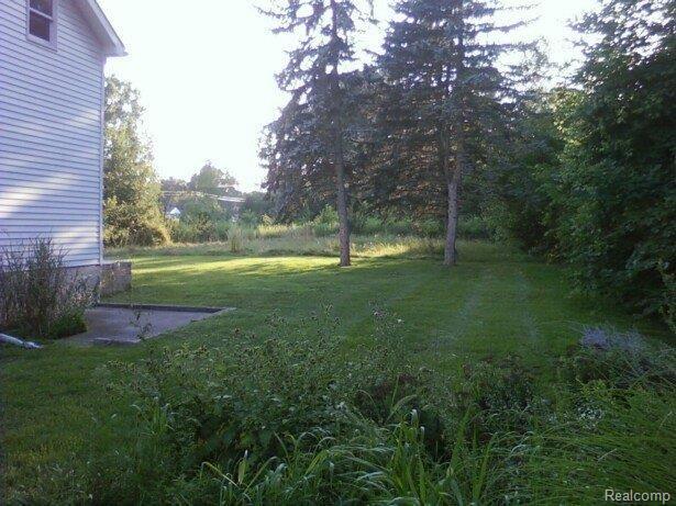 47510 Ford Road Canton, MI 48187 - Photo 11 of 11 47510 Ford Rd -Rear 3
