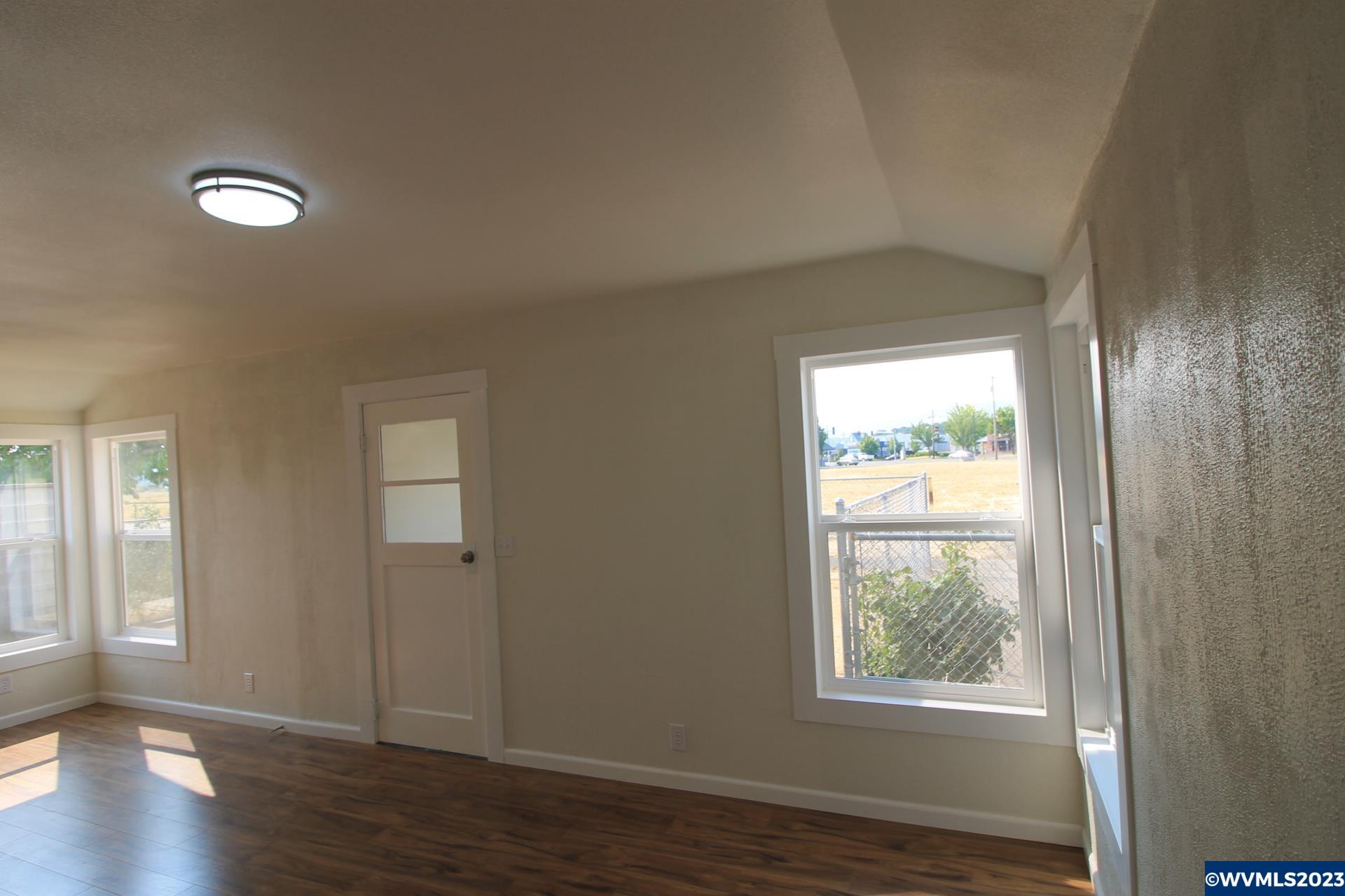 311 Gilbert Street Lebanon, OR 97355 - Photo 7 of 33