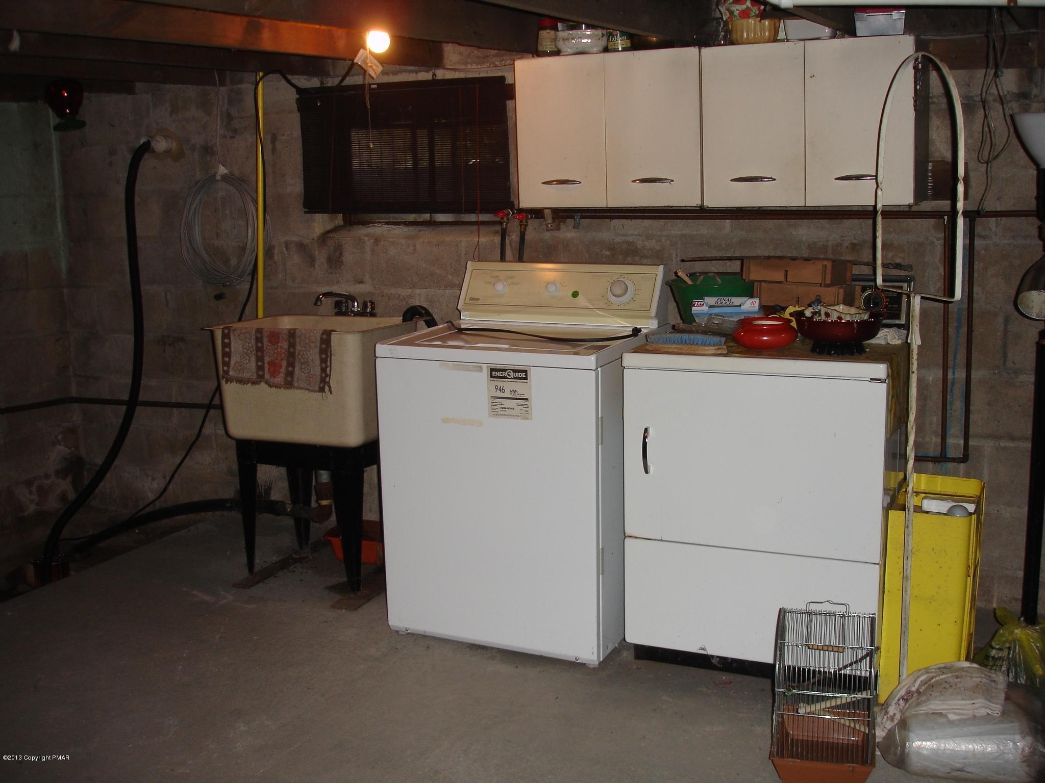 2738 Mountain Road Stroudsburg, PA 18360 - Photo 10 of 11 Basement Laundry W Sink