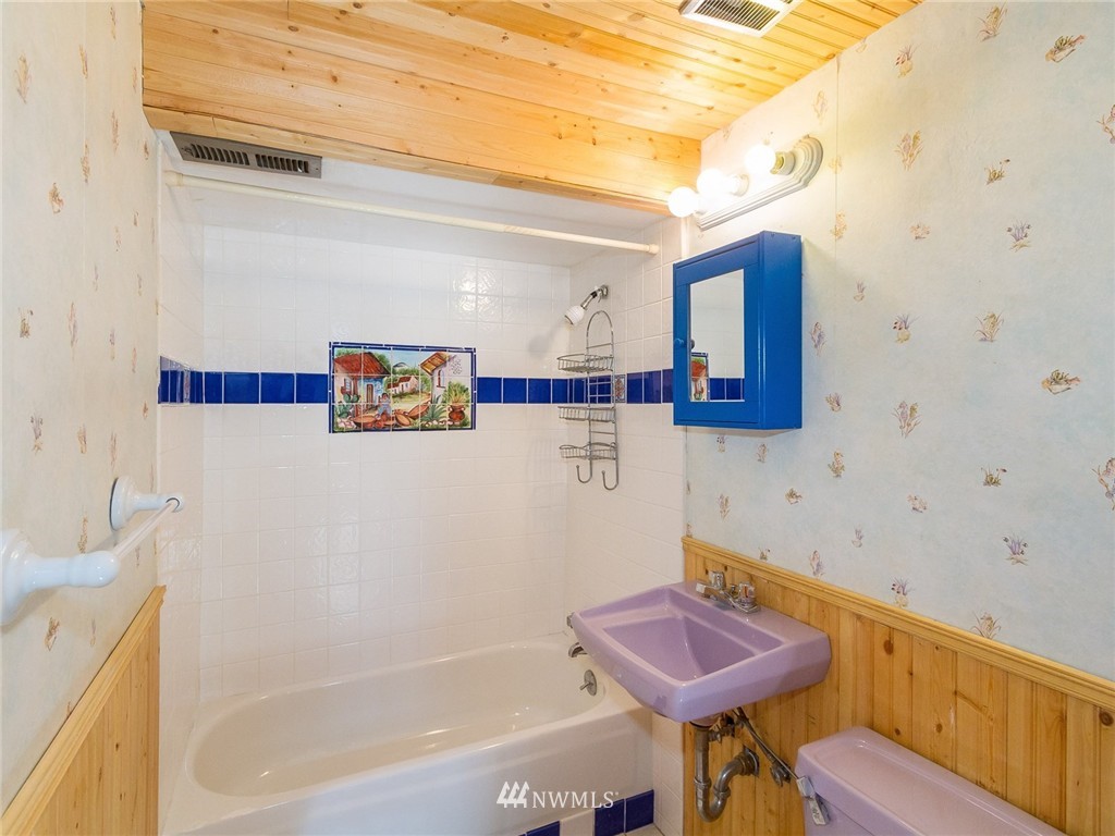 4004 Southwest Myrtle Street Seattle, WA 98136 - Photo 9 of 15 Gallery Image 9