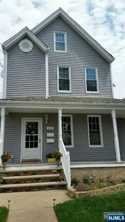$2,600 | 327 Broad Street, Unit 2, Carlstadt, NJ 07072