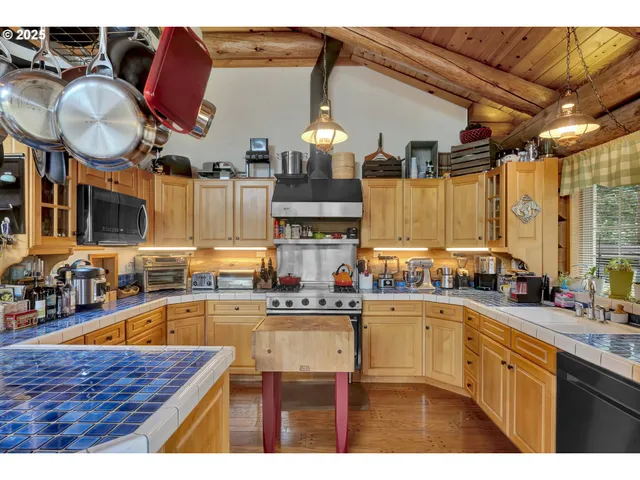 $650,000 | 6715 Ivy Street, Springfield, OR 97478