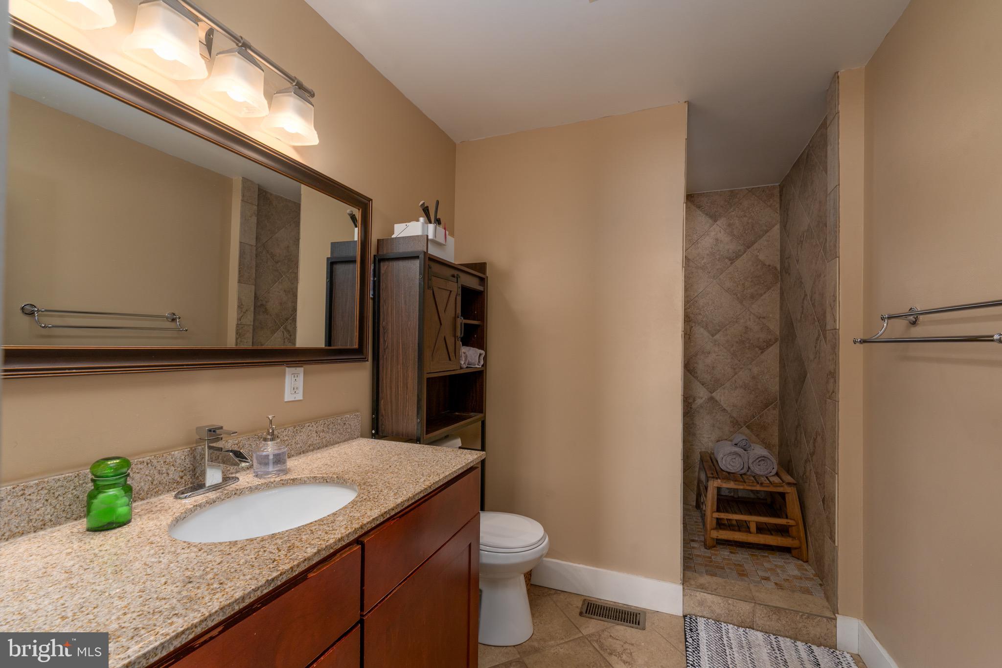 218 South Ann Street Baltimore, MD 21231 - Photo 19 of 34