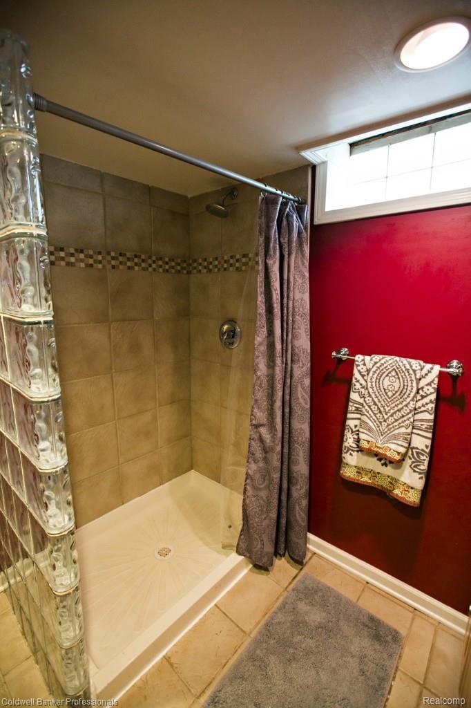 4009 Kent Road Royal Oak, MI 48073 - Photo 35 of 41 0038.jpg