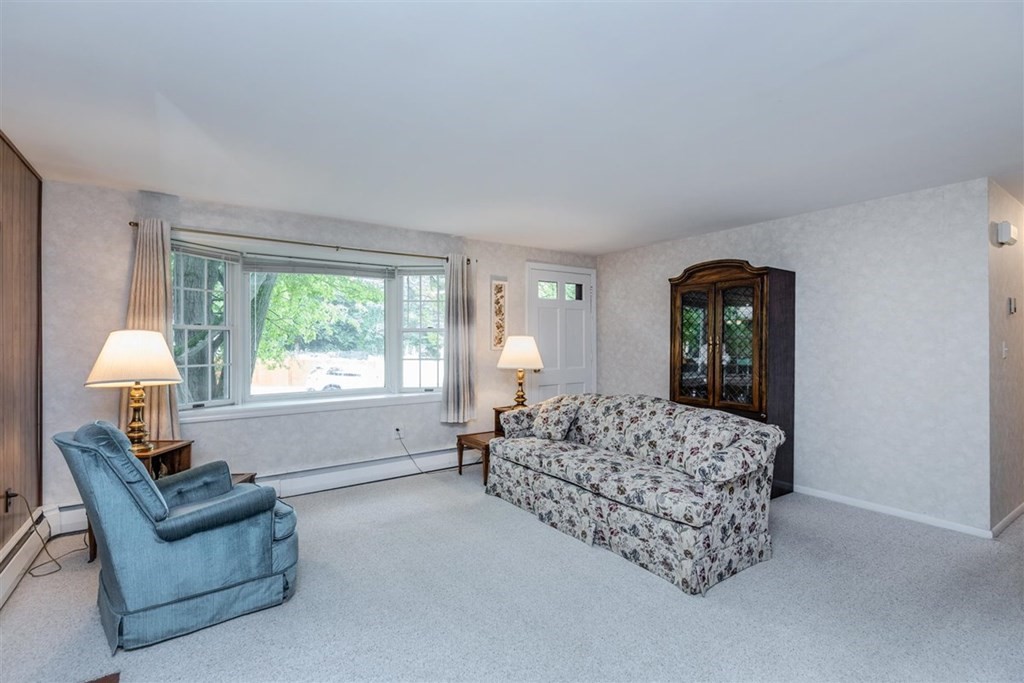 10 Patricia Road Peabody, MA 01960 - Photo 5 of 30 Gallery Image 5