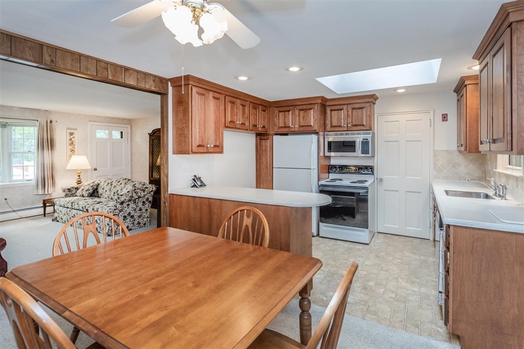 10 Patricia Road Peabody, MA 01960 - Photo 7 of 30 Gallery Image 7