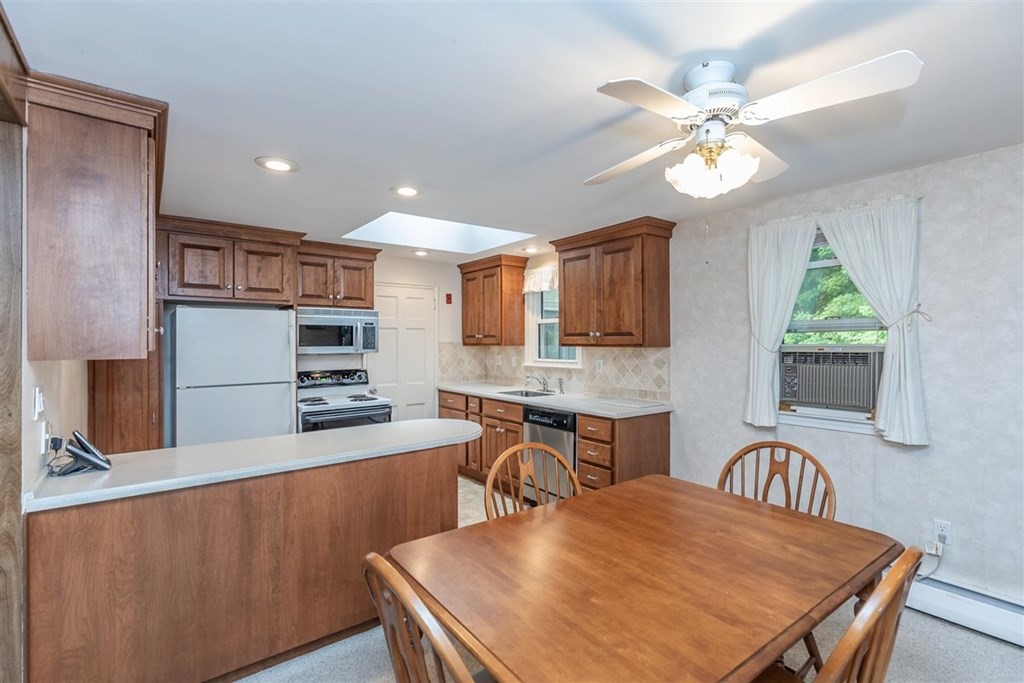 10 Patricia Road Peabody, MA 01960 - Photo 8 of 30 Gallery Image 8