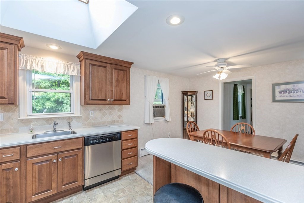 10 Patricia Road Peabody, MA 01960 - Photo 9 of 30 Gallery Image 9