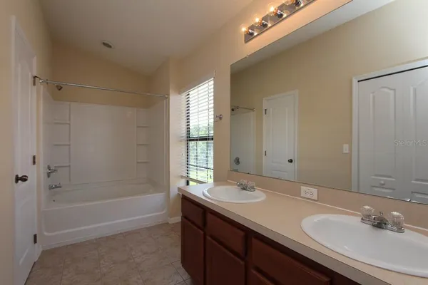 $1,850 | 16433 Kingletridge Avenue, Lithia, FL 33547