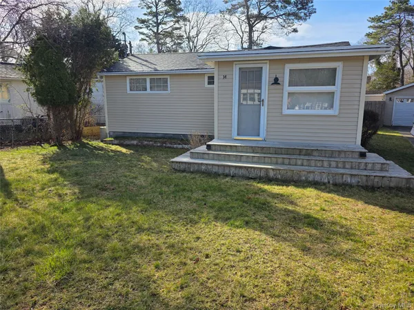 $759,000 | 14 Lincoln Road, Hampton Bays, NY 11946