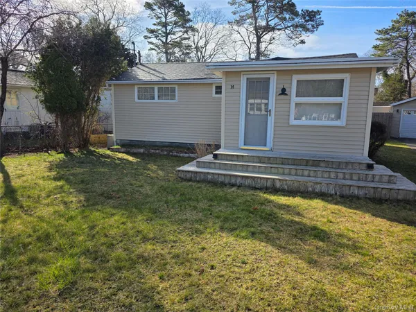 $759,000 | 14 Lincoln Road, Hampton Bays, NY 11946