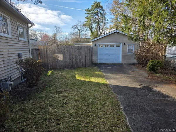 $759,000 | 14 Lincoln Road, Hampton Bays, NY 11946