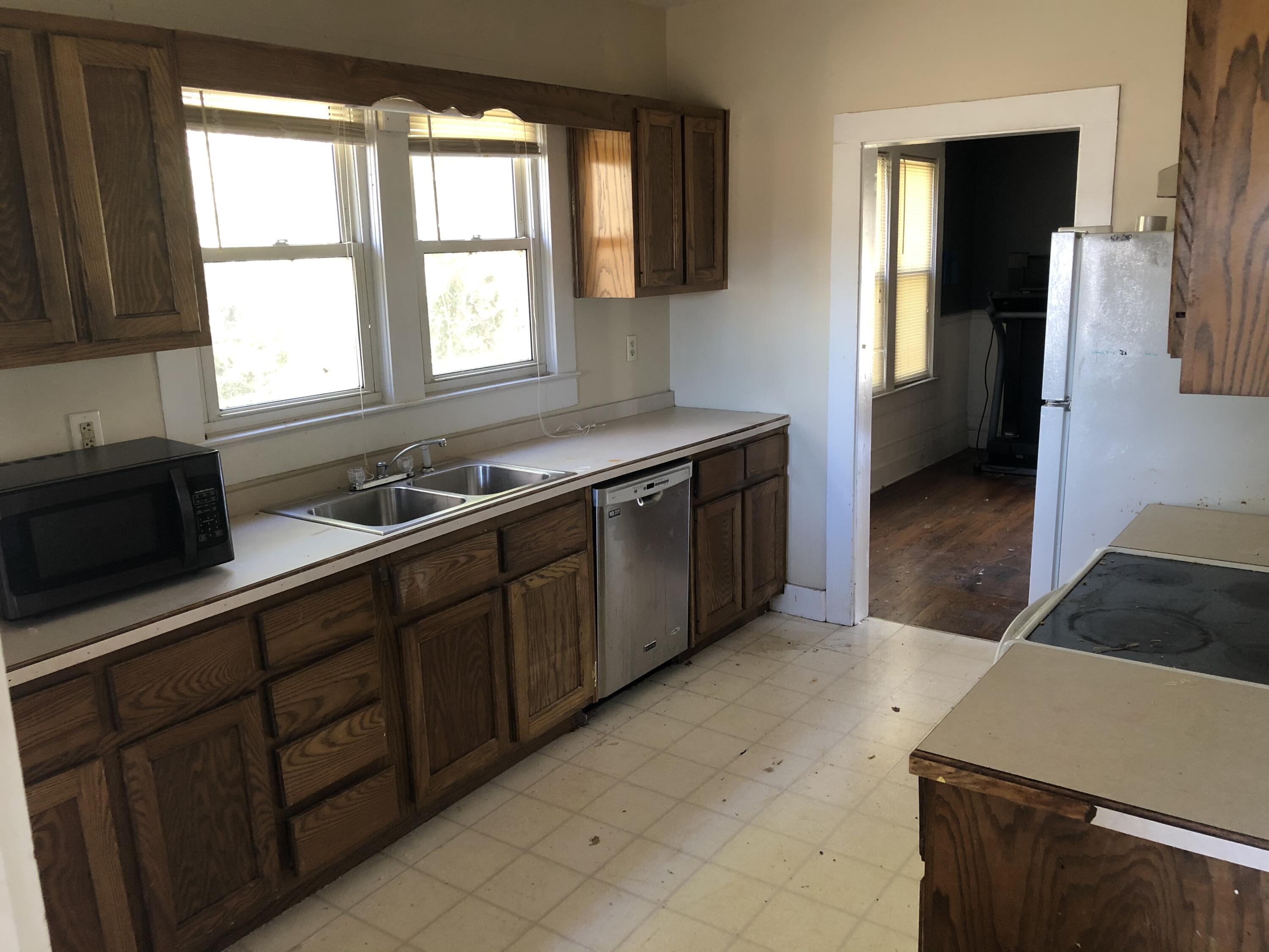 757 South Austin Springs Road Johnson City, TN 37601 - Photo 3 of 19 8BDDB771-C638-45A4-8A9F-5770BC5B33E1
