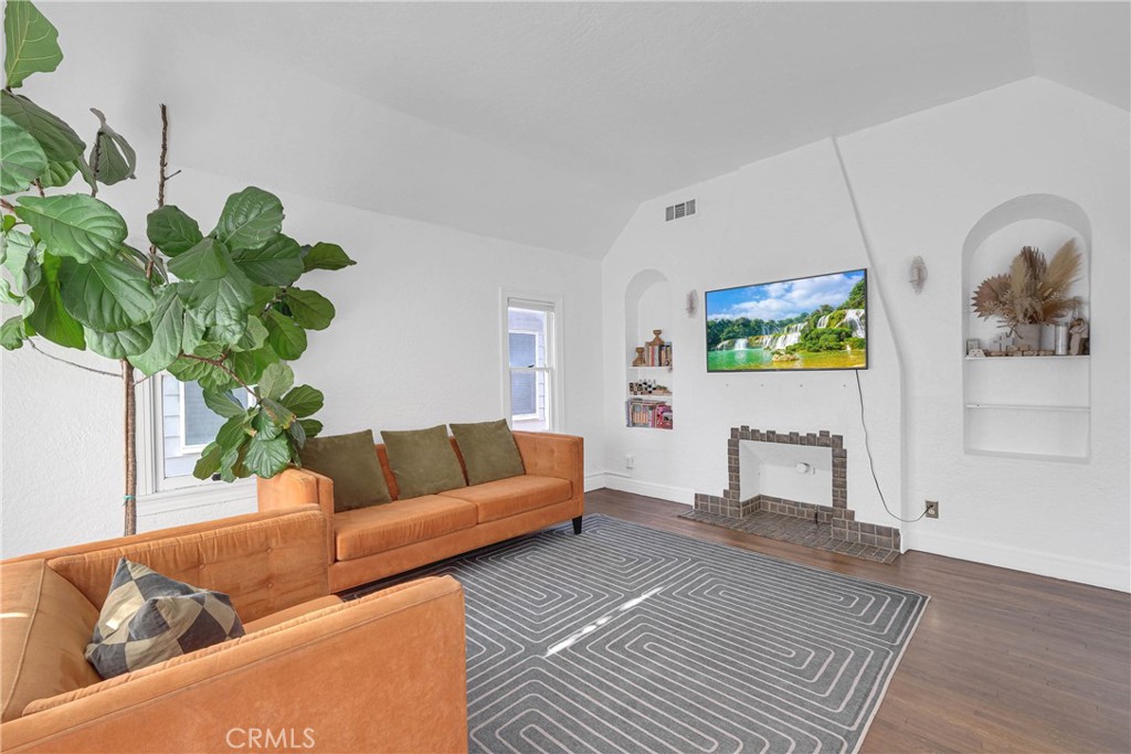 3493 Bandini Avenue Riverside, CA 92506 - Photo 5 of 35