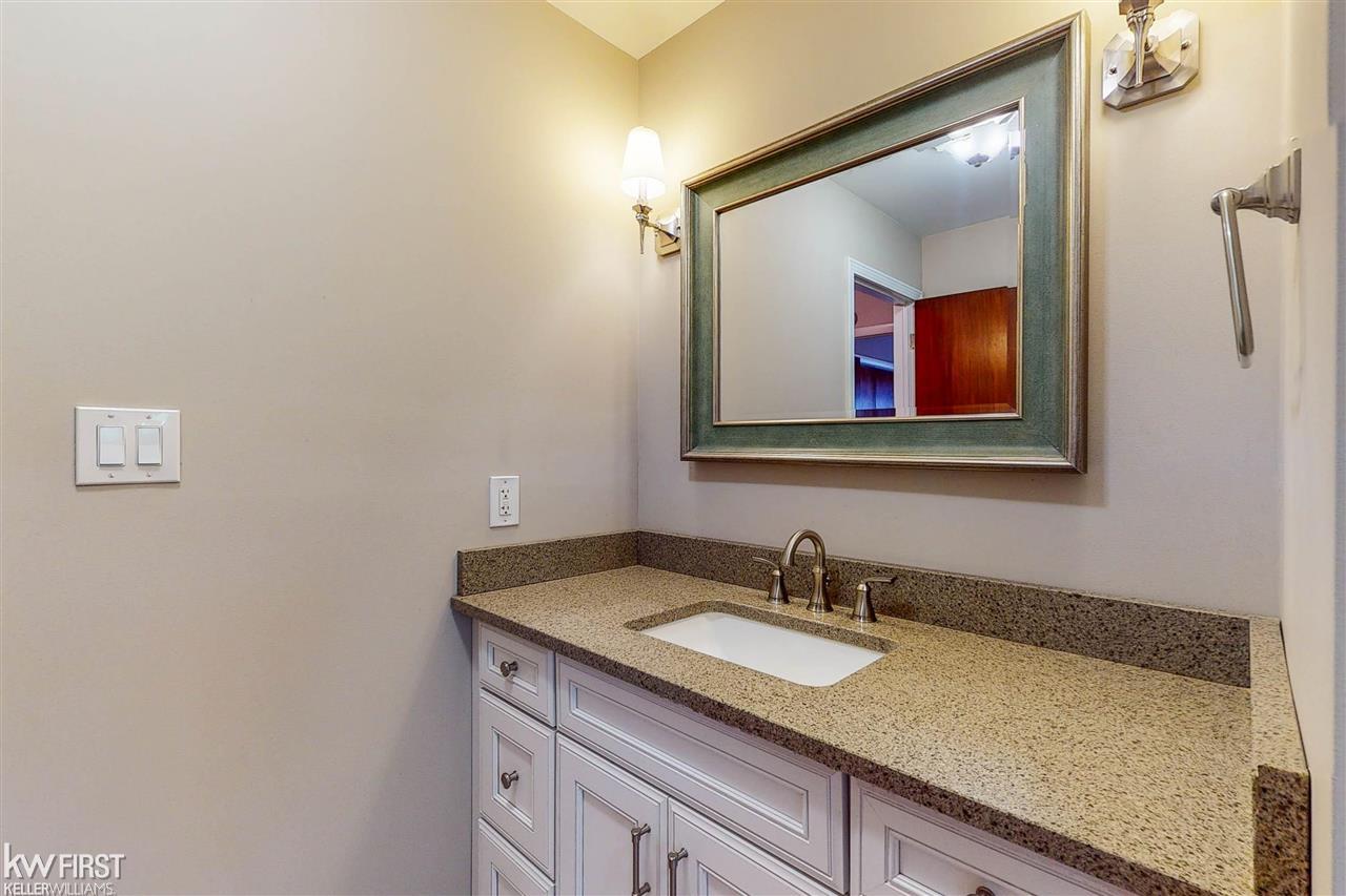 7486 Porter Road Grand Blanc, MI 48439 - Photo 32 of 70 50078147-31.JPG