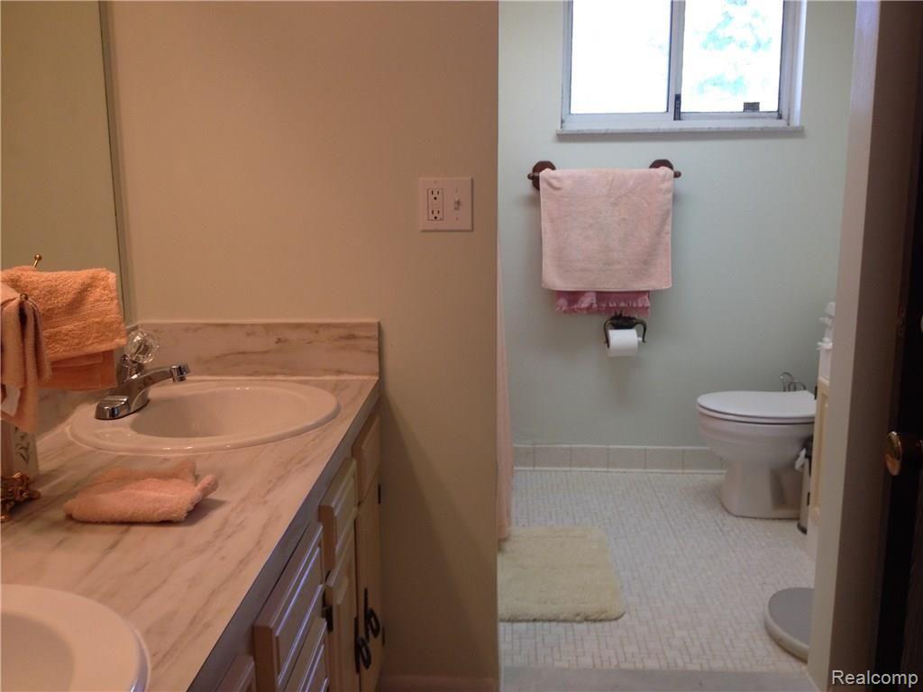 3055 Old Farm Road Flint, MI 48507 - Photo 10 of 21 Main bathroom view from hall door. Note double sinks and door to master bedroom.