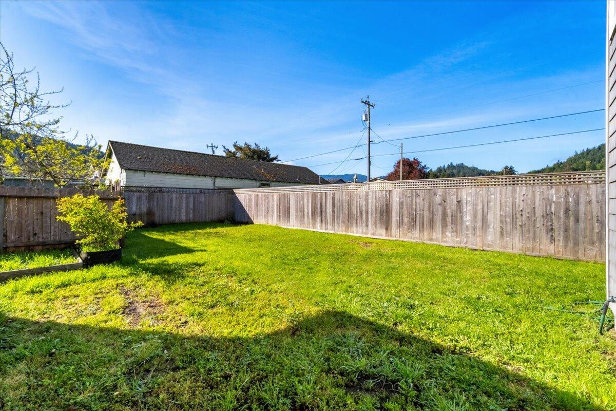 145 Columbus Street Rio Dell, CA 95562 - Photo 31 of 40