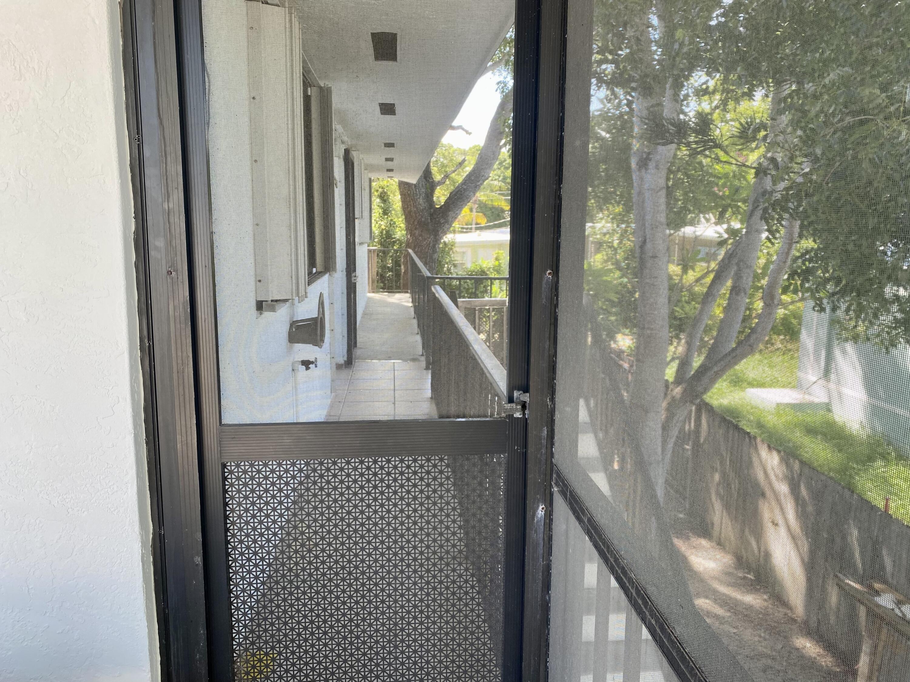 439 4th Road Key Largo, FL 33037 - Photo 4 of 16 3604A2E9-D778-443B-8E99-41225AC70736