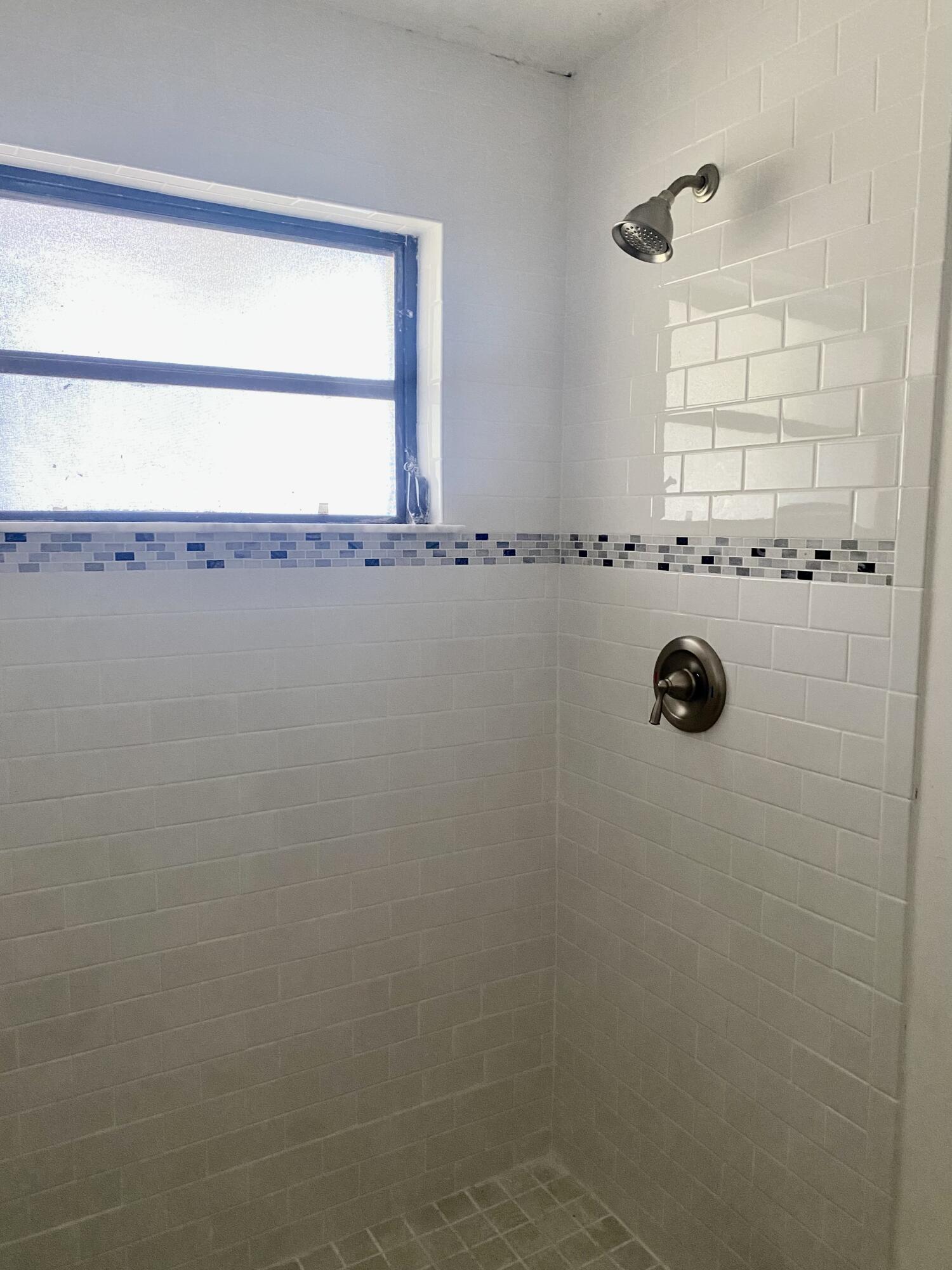 439 4th Road Key Largo, FL 33037 - Photo 10 of 16 F9CAEE9C-8AEE-48C4-8440-170EEEE14184