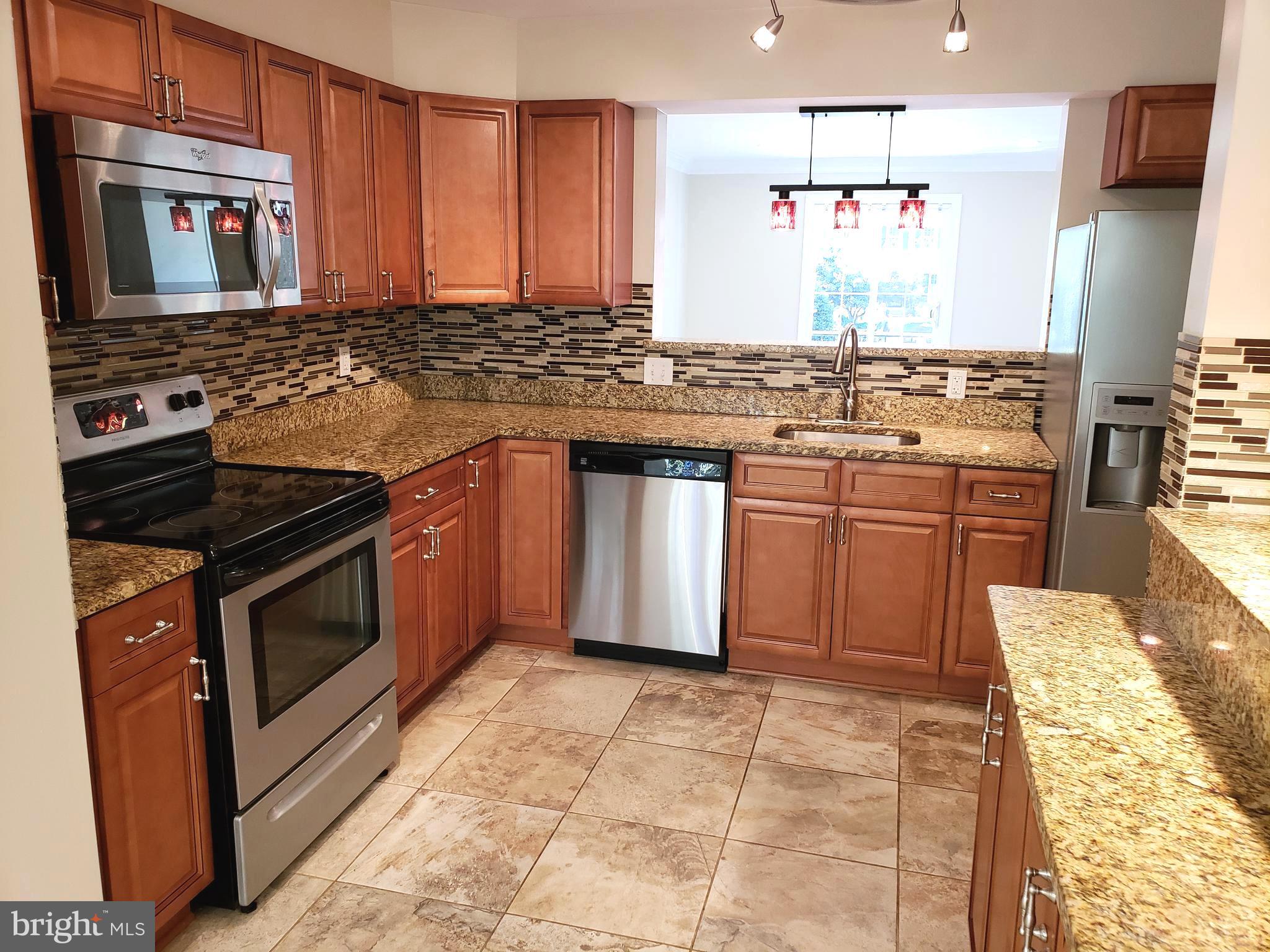 6415 Wainfleet Court Springfield, VA 22152 - Photo 13 of 22 Kitchen