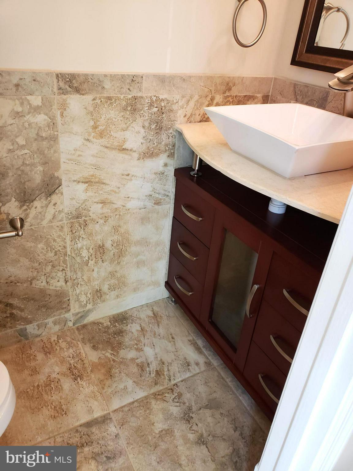 6415 Wainfleet Court Springfield, VA 22152 - Photo 15 of 22 Bath