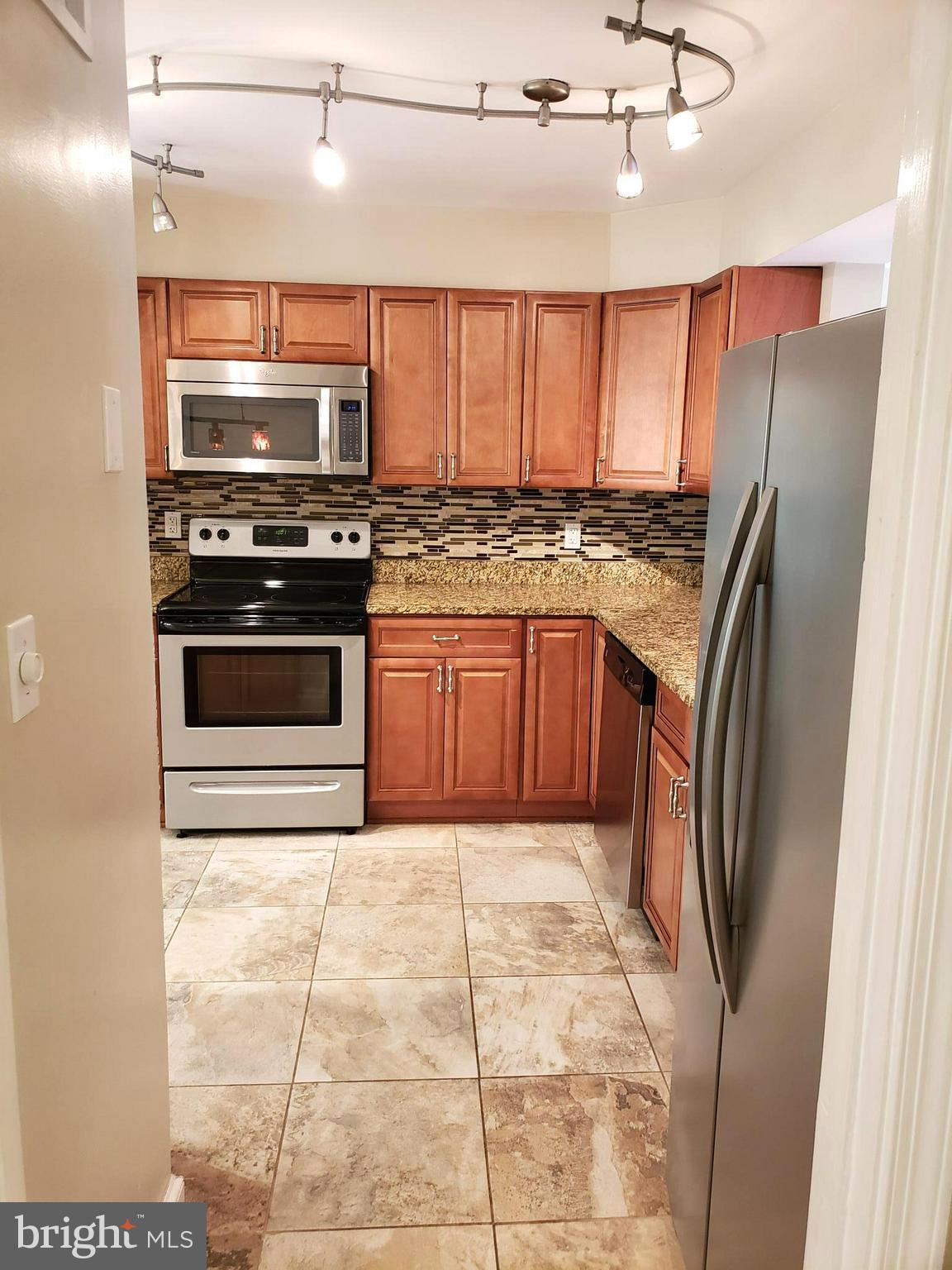 6415 Wainfleet Court Springfield, VA 22152 - Photo 10 of 22 Kitchen