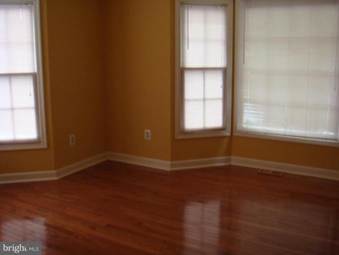 1 Rideout Court Gaithersburg, MD 20877 - Photo 2 of 14 Den