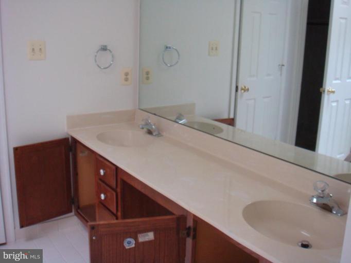 1 Rideout Court Gaithersburg, MD 20877 - Photo 12 of 14 Master Bath