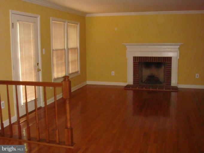 1 Rideout Court Gaithersburg, MD 20877 - Photo 5 of 14 Living Room