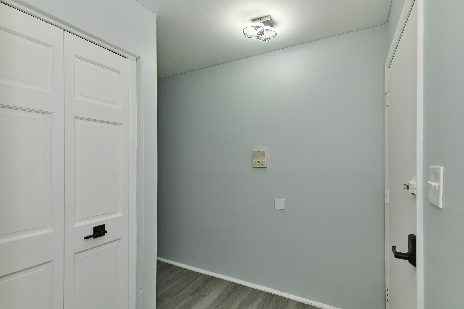 1320 Lore Lane, Unit 101A Lombard, IL 60148 - Photo 32 of 65 a view of a hallway