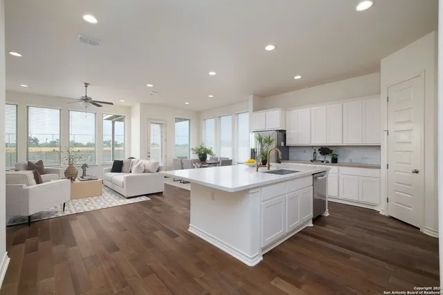 $504,900 | 552 Chinkapin Trail, New Braunfels, TX 78132