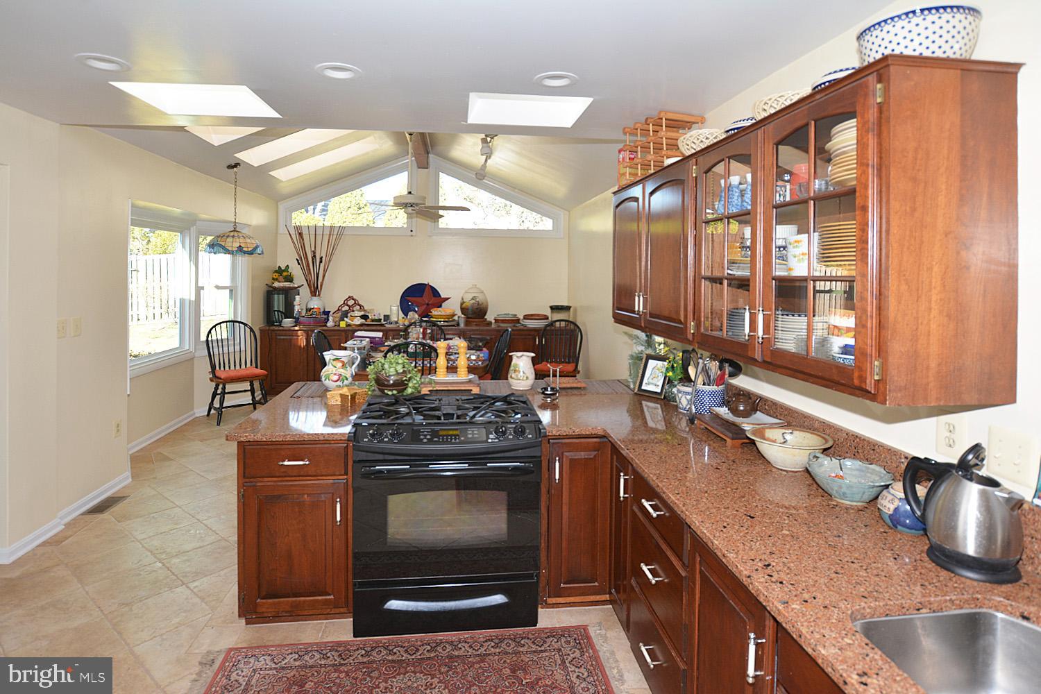 1515 23rd Road South Arlington, VA 22202 - Photo 15 of 34 KITCHEN WITH VIEW OF EATING SPACE