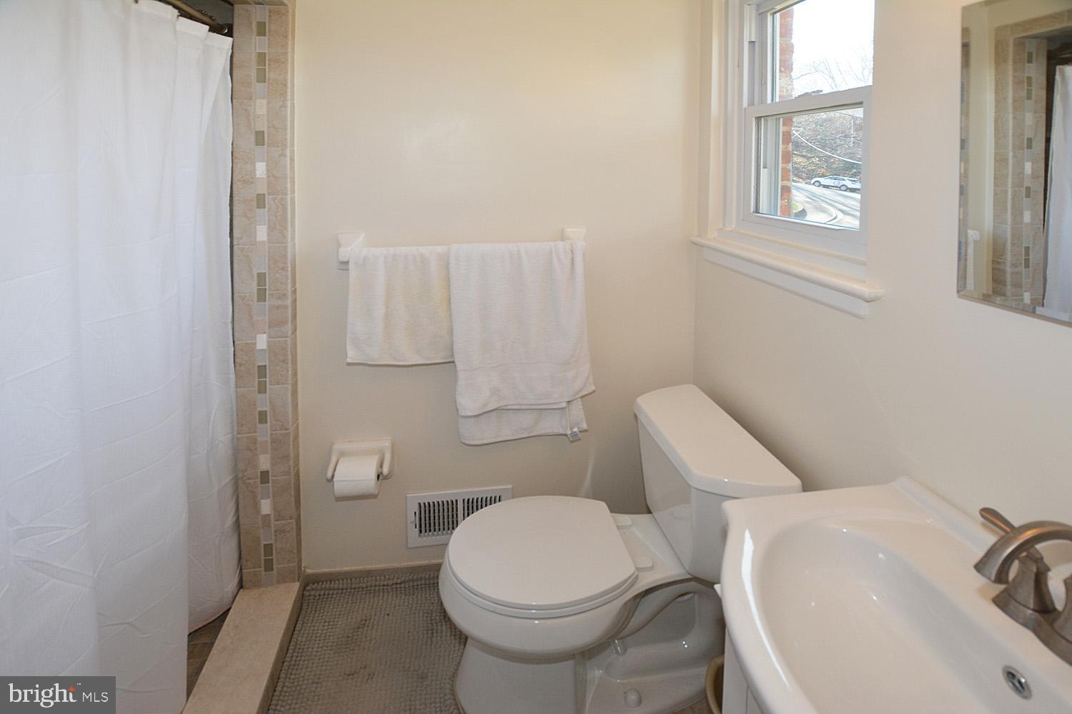 1515 23rd Road South Arlington, VA 22202 - Photo 25 of 34 MASTER BATH UPGRADED