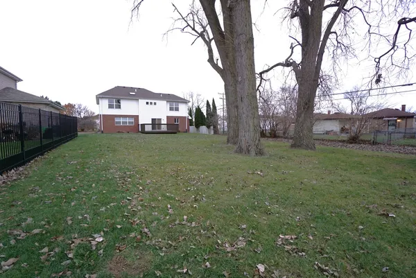 $489,900 | 830 East 152nd Street, South Holland, IL 60473