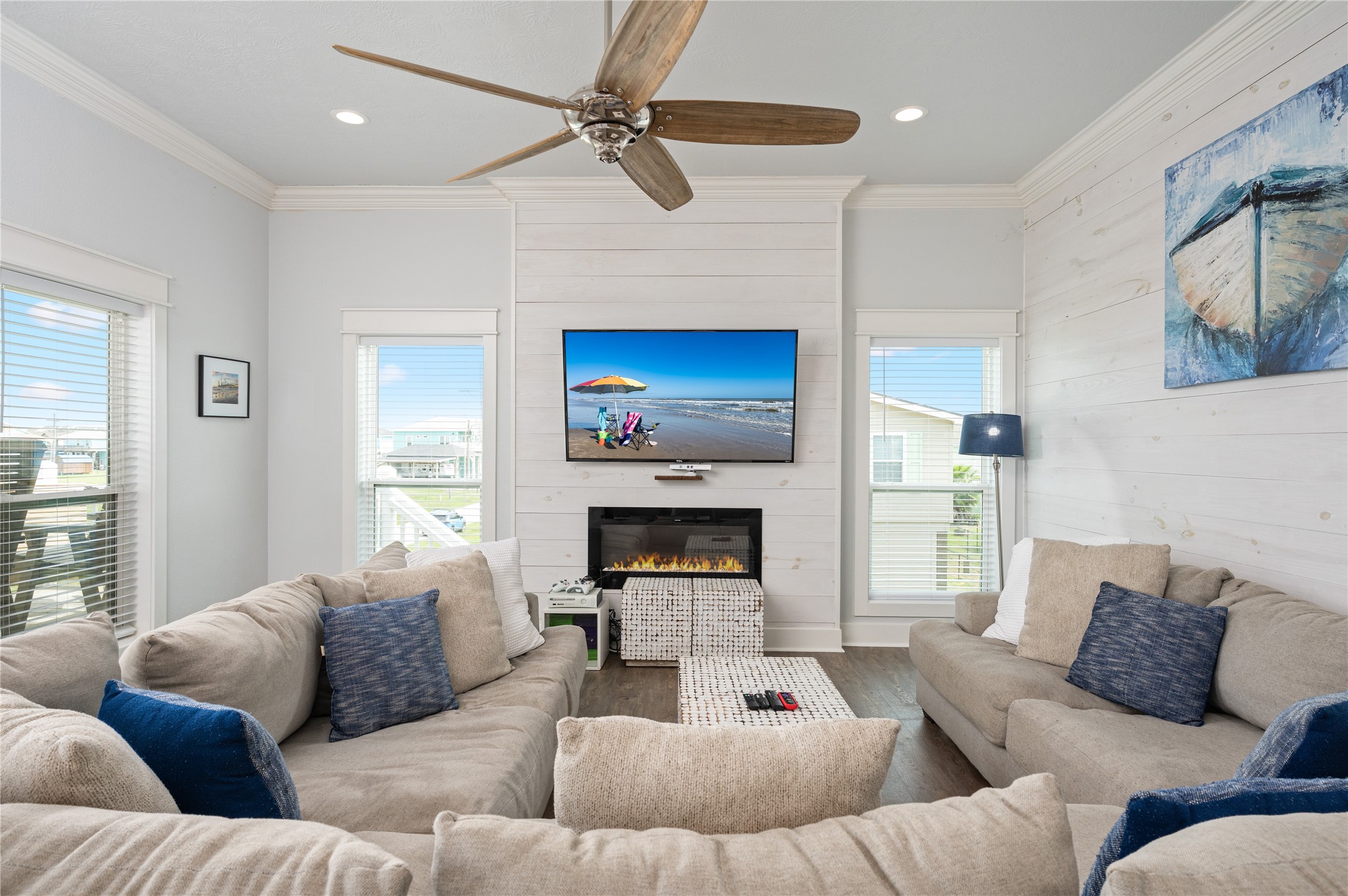 997 South Redfish Crystal Beach, TX 77650 - Photo 10 of 45 a living room with furniture