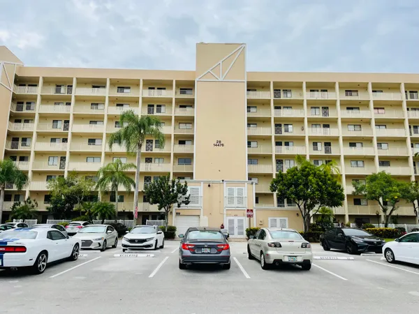 $3,900 | 14476 Amberly Lane, Unit 208, Delray Beach, FL 33446