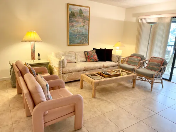 $3,900 | 14476 Amberly Lane, Unit 208, Delray Beach, FL 33446