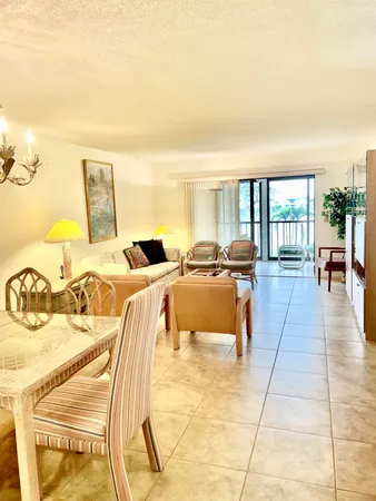 $3,900 | 14476 Amberly Lane, Unit 208, Delray Beach, FL 33446