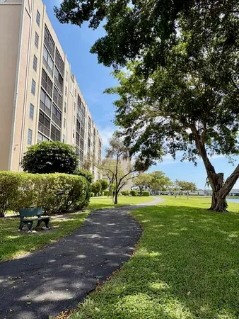 $3,900 | 14476 Amberly Lane, Unit 208, Delray Beach, FL 33446
