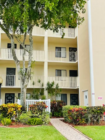 $3,900 | 14476 Amberly Lane, Unit 208, Delray Beach, FL 33446